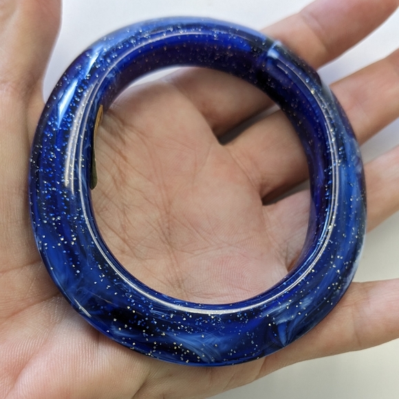 VTG NOS OVAL ITALIAN MARBLED GLITTER LUCITE BANGLE - Picture 8 of 11